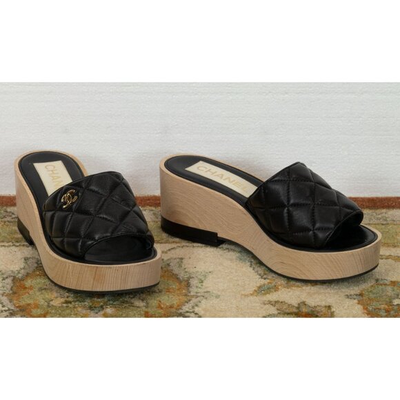 $1125 CHANEL BLACK LEATHER QUILTED CC LOGO WOOD PLATFORM SLIDES SIZE 7 - Picture 1 of 9